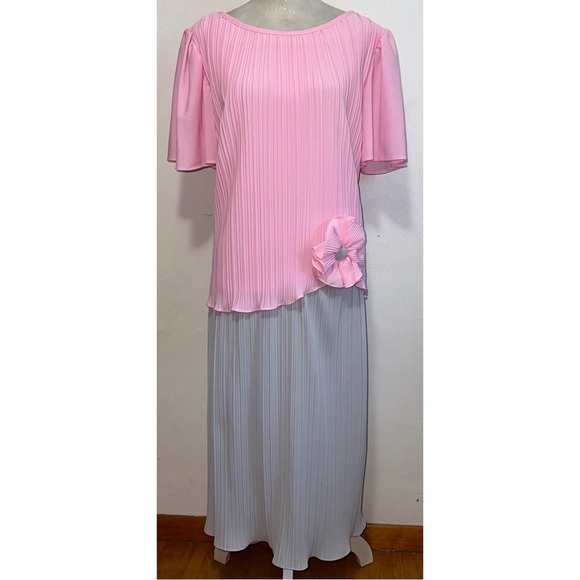 Vintage Pink & Grey Plisse Dress - Picture 6 of 8